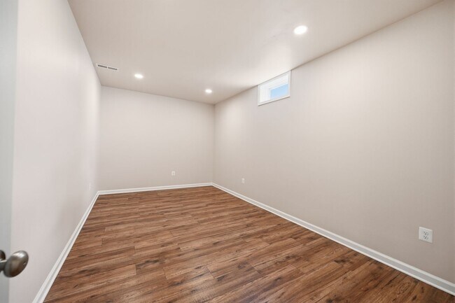 Building Photo - 24267 Purple Finch Dr