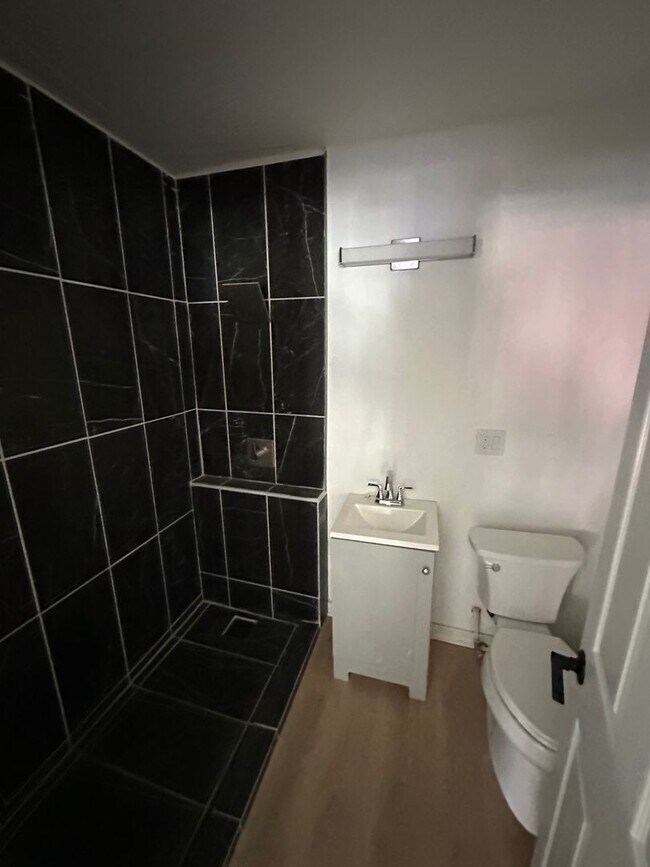 Building Photo - Cozy Santa Cruz Cottage