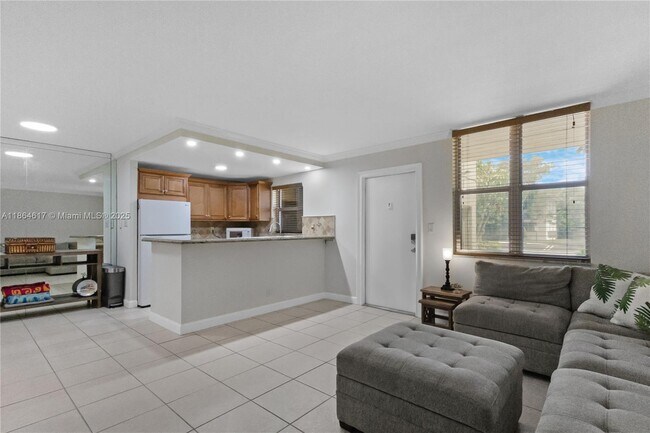 Primary Photo - 2400 NE 10th St