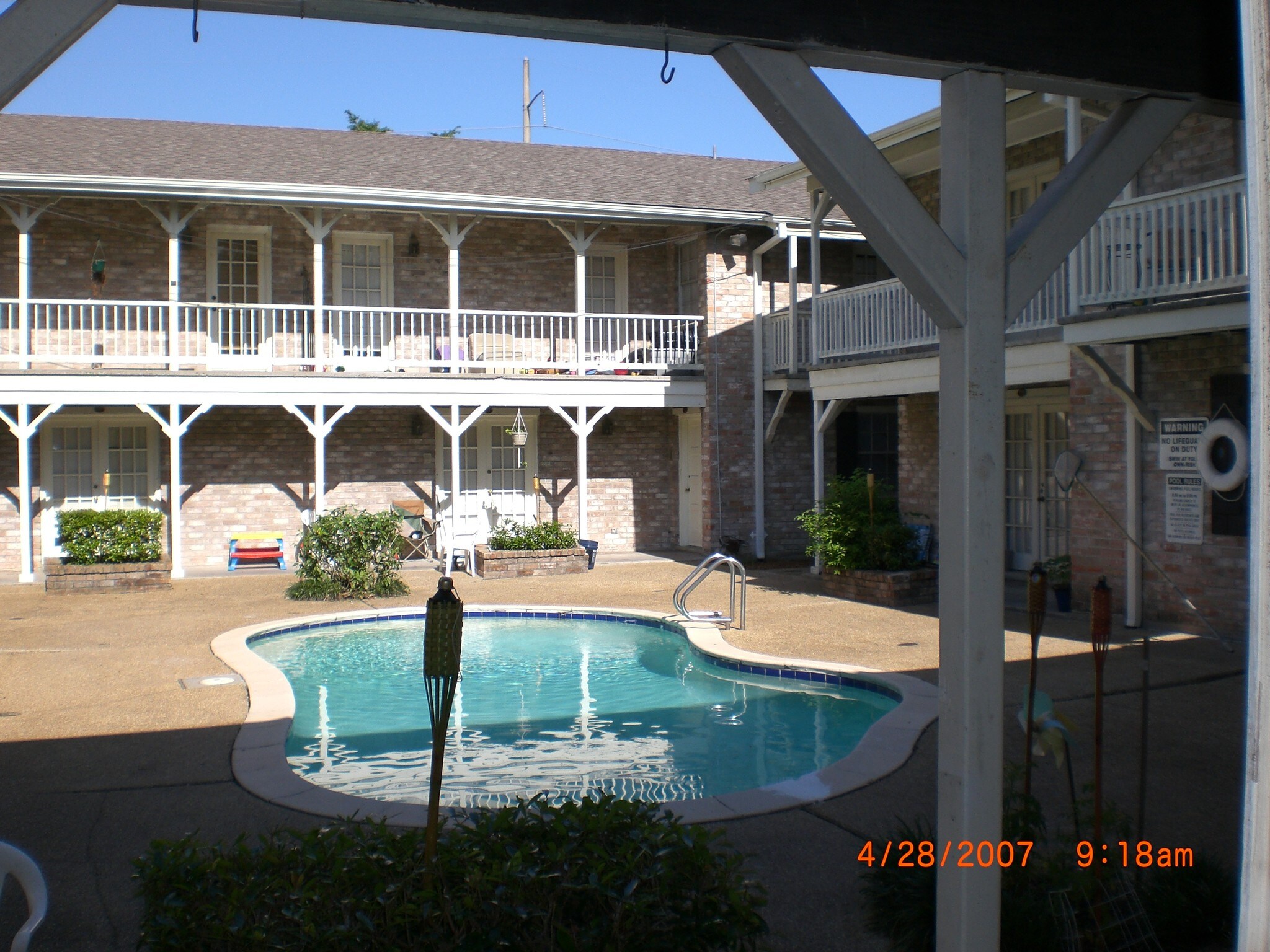 COURTYARD - 209 Pine St