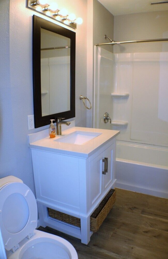 Building Photo - $1,750 | 3 Bedroom, 1 Bathroom Ground Floor Duplex | No Pets | Available for August 1st, 2026 Mov...