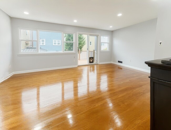 Primary Photo - 157 W 17th St