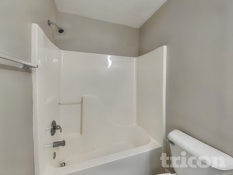 Building Photo - 5412 Village Ridge