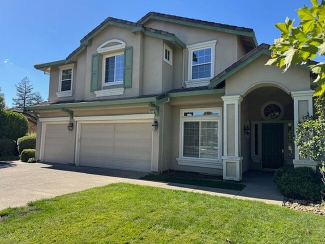 Primary Photo - Gorgeous 5 bedroom + office, 4.5 bath Alam...
