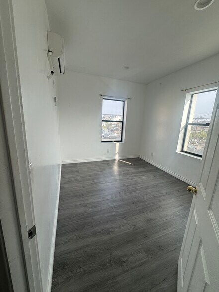 Building Photo - 4502 S Broadway