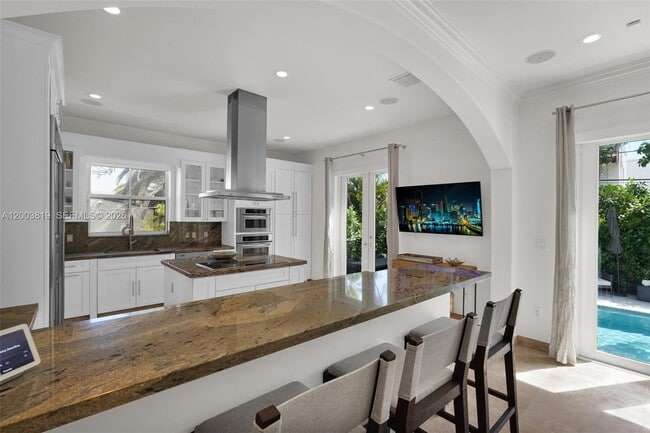 Building Photo - 2143 N Bay Rd