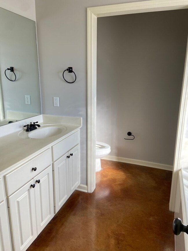 Building Photo - A must have in Canton, MS!!