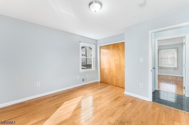 Building Photo - 466 Lidgerwood Ave