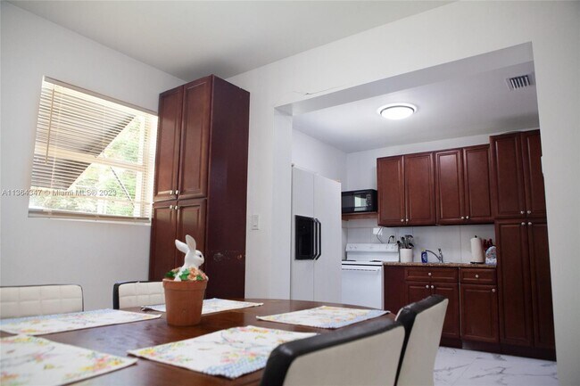 Building Photo - 1821 Harding St