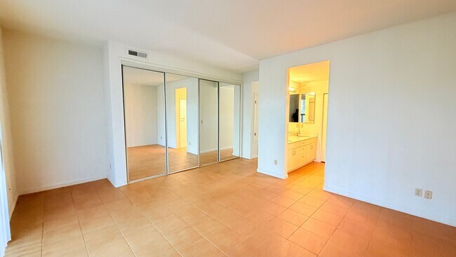 Building Photo - 15 Invincible Ct