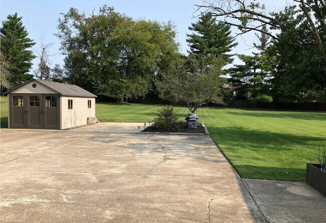 Building Photo - 3bed/2bth. Once acre lot w/storage shed an...