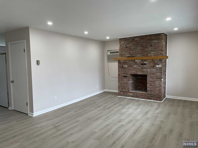 Building Photo - 411 Elm St