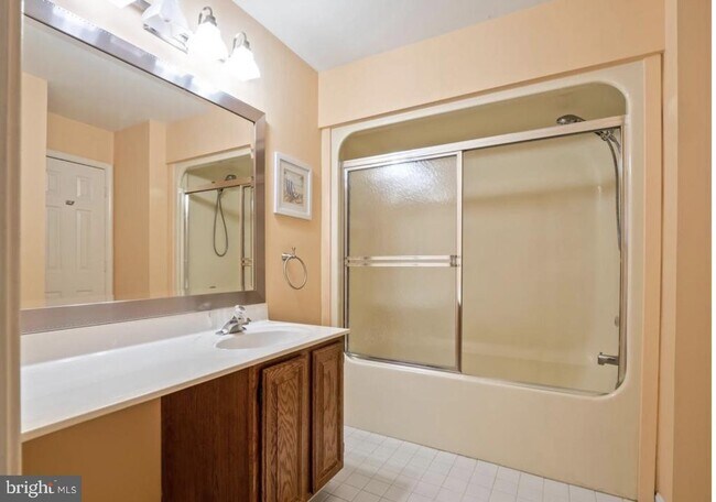 Building Photo - 6627 Westbury Oaks Ct