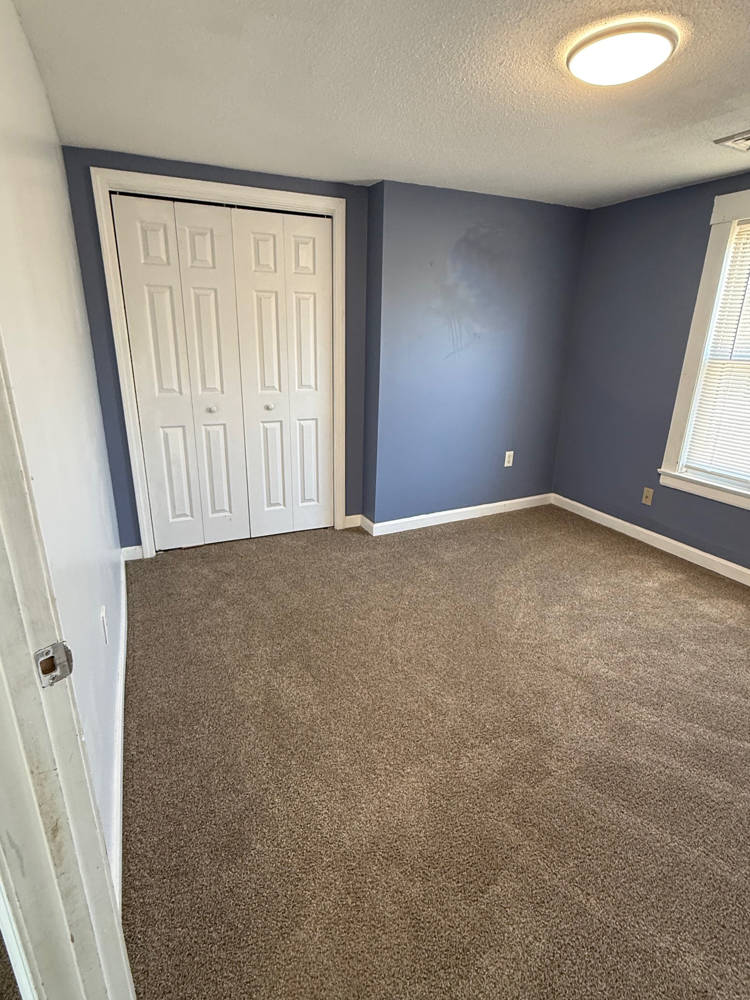 Building Photo - 162 Russell Rd