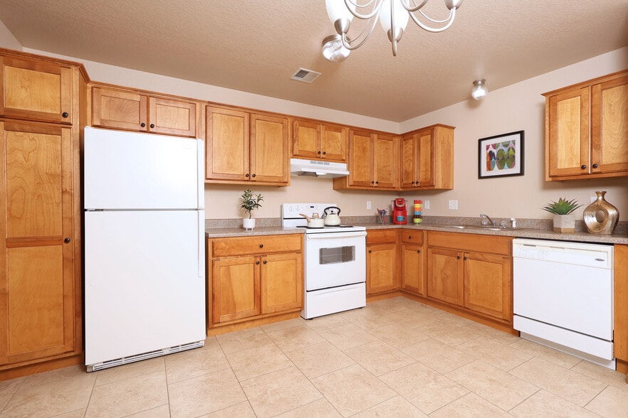 Building Photo - Stone Pointe Apartments