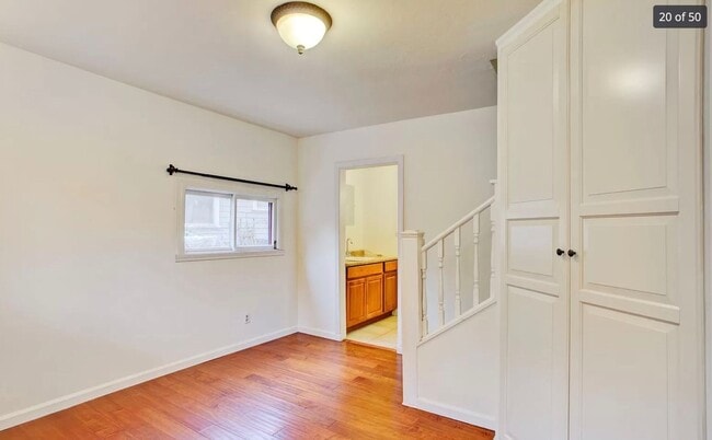 Building Photo - Charming 3 bed / 2 bath Home Across from Oak Park!