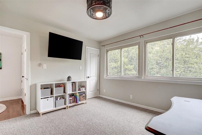 Building Photo - 8804 Mountain Ridge Dr