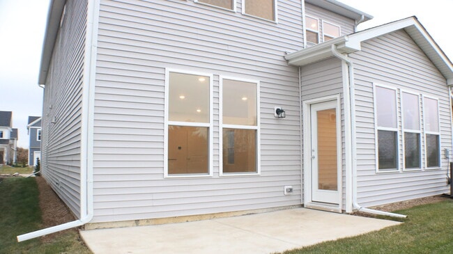 Building Photo - 2767 Lawlor Ln