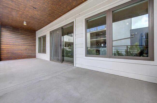 Building Photo - 4361 S Congress Ave