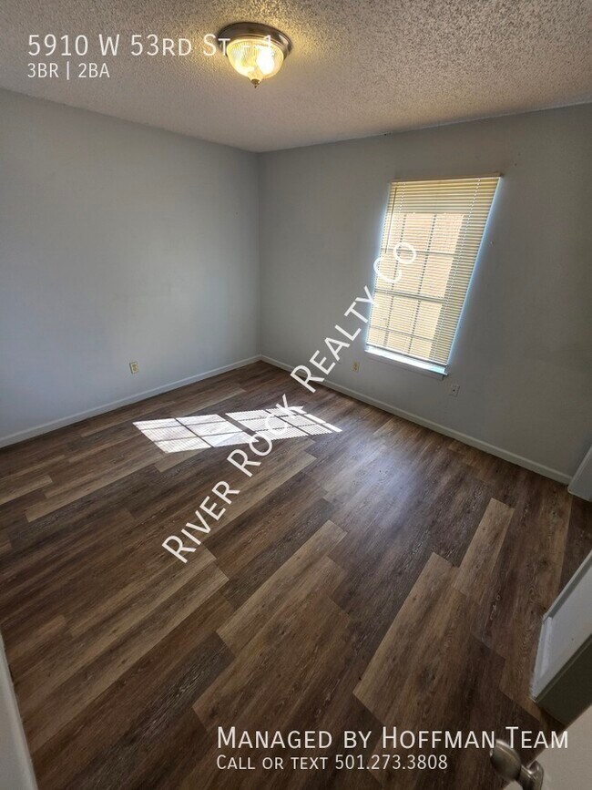 Building Photo - 5910 W 53rd St