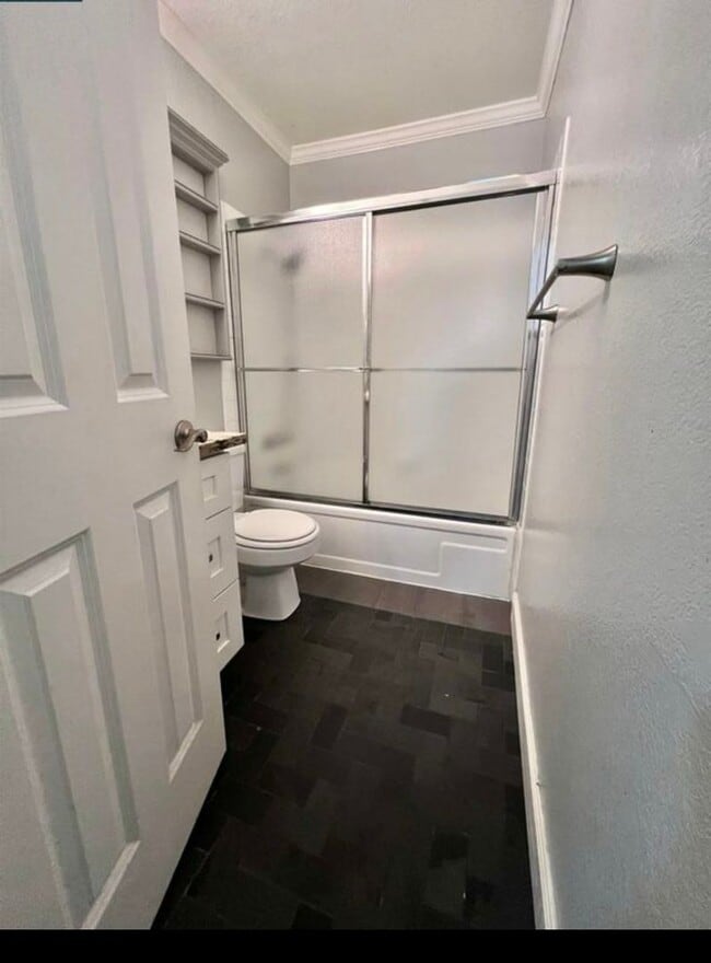 Building Photo - Charming 1-Bedroom Condo in a Serene Neigh...