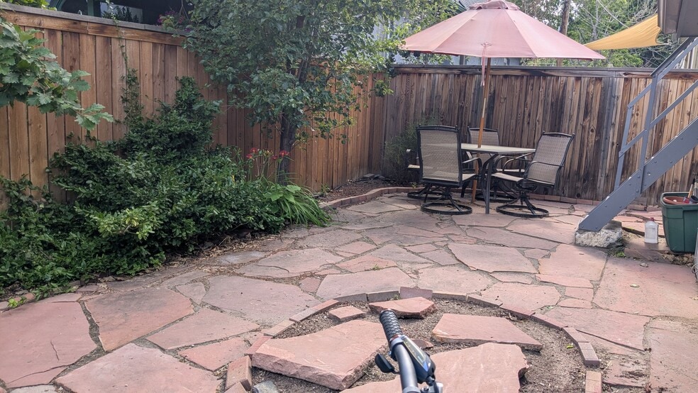 Backyard with grill and bike rack - 200 W Irvington Pl