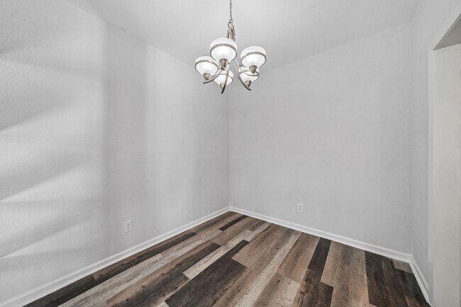 Building Photo - 9009 Richmond Ave.