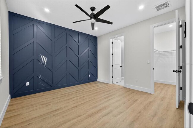 Building Photo - 1515 E Knollwood St