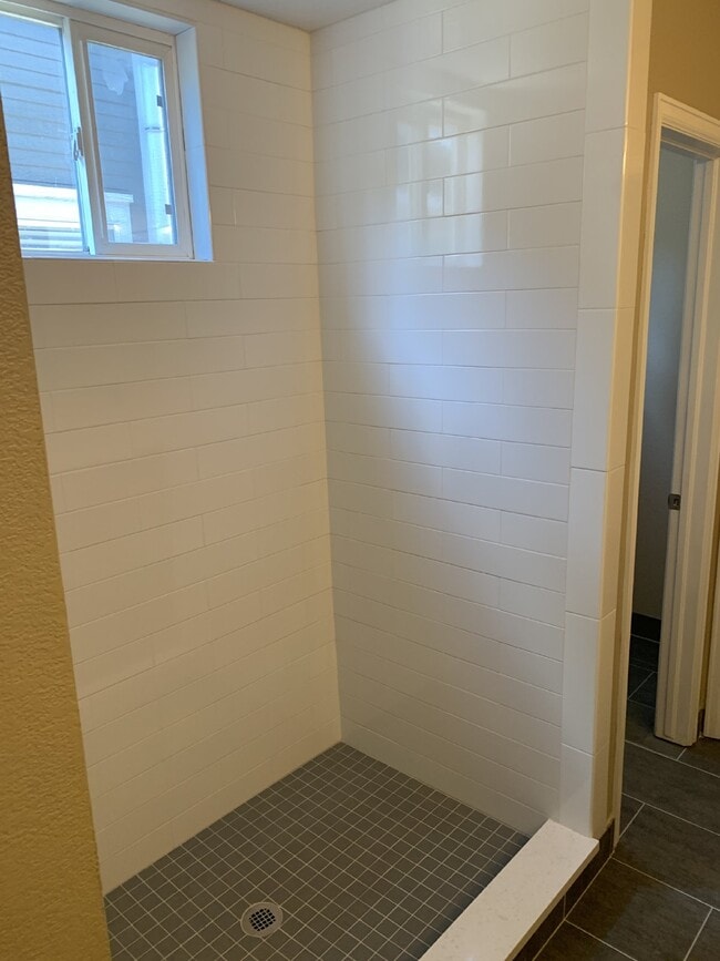 Building Photo - *September Availability! Amazing 4-Bed Slo...