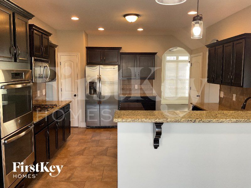 Building Photo - 2221 Ellington Gait Dr