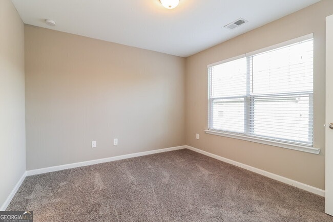 Building Photo - 15 Fieldcrest Dr