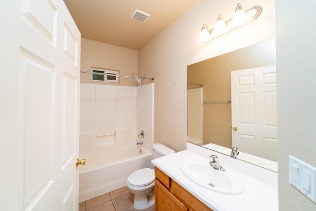 Building Photo - 184 S Valley View Dr