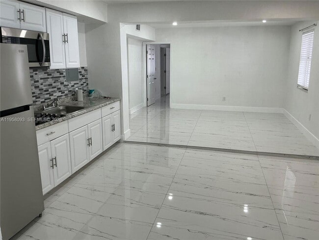 Building Photo - 14821 SW 104th Ave