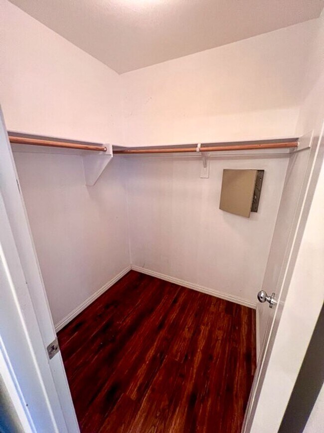 Building Photo - 5 bedroom Winchester home with a 3 car garage for LEASE!