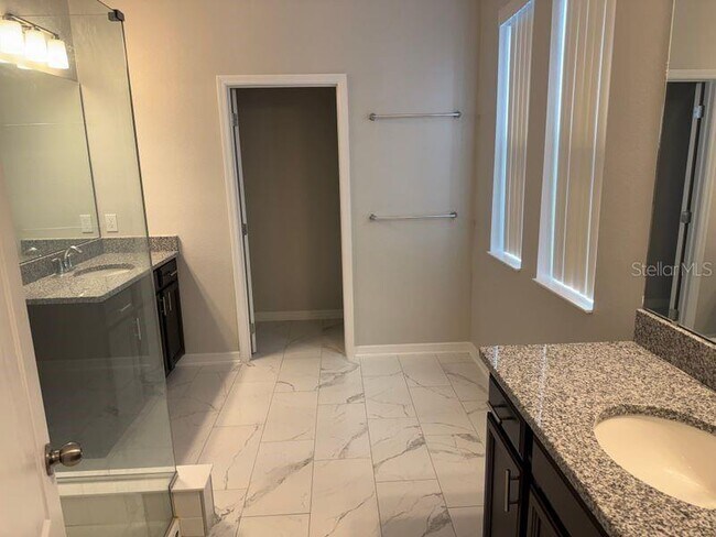 Building Photo - 12736 Brodlove Ln