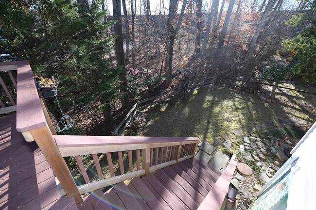 Building Photo - Gorgeous 4 BR 2+2 Baths Colonial - Finished Walk-Out Basement and Car Garage