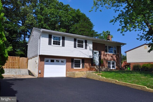 Building Photo - 13831 Delaney Rd