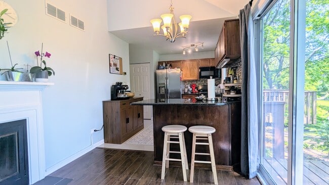 Building Photo - 319 Doral Ct