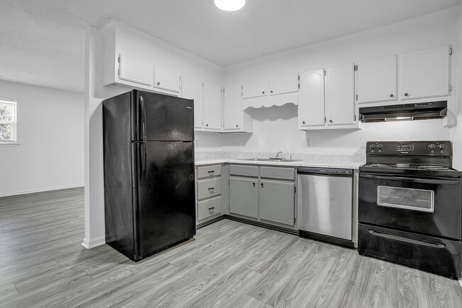 Primary Photo - 103 E Terrace Dr
