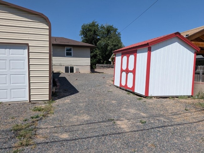 Building Photo - 1633 Crook Ave