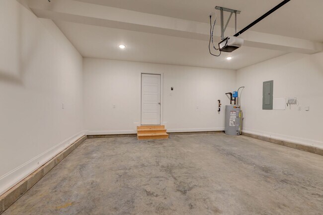 Building Photo - 1385 Harmon Ln