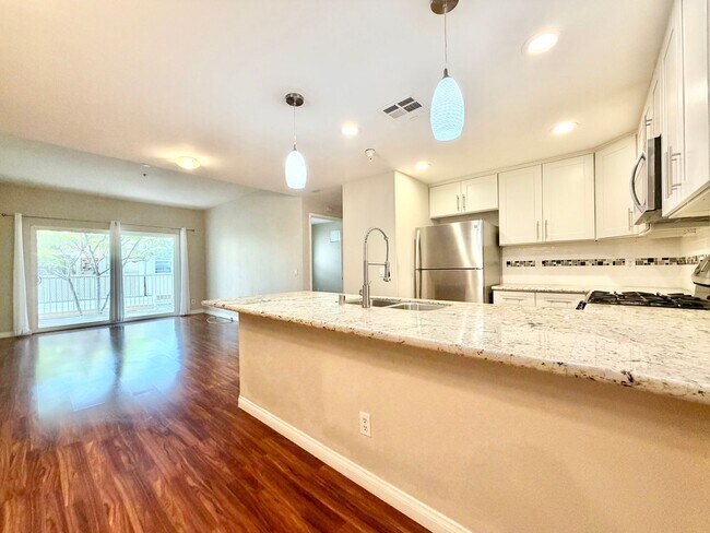 Building Photo - Stylish 2 Bedroom 2 Bathroom 1 Car Garage with Resort Style Amenities in Prime Temecula Location
