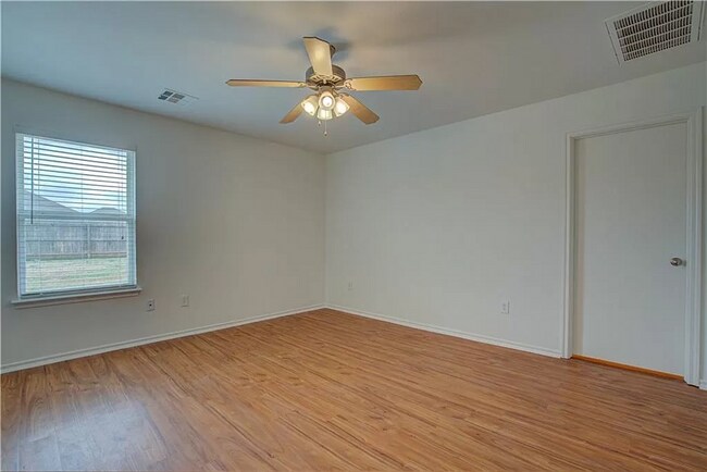 Building Photo - Beautiful Brick Home in Great School Distr...