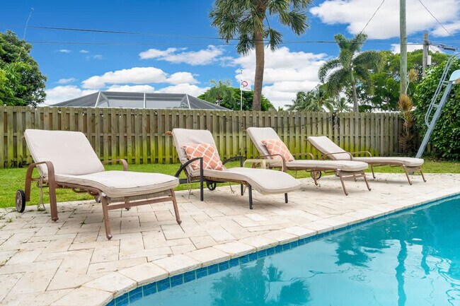 Building Photo - 1006 SE 6th St