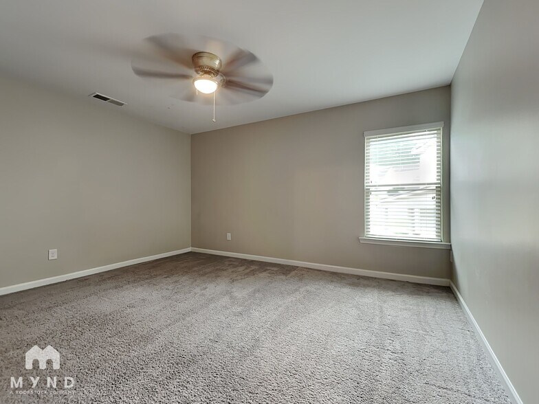 Building Photo - 2455 Quincy Loop