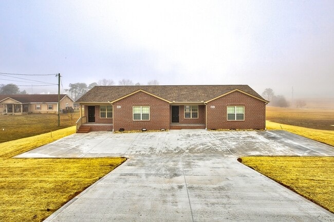 Primary Photo - 808 S Old Sevierville Pike