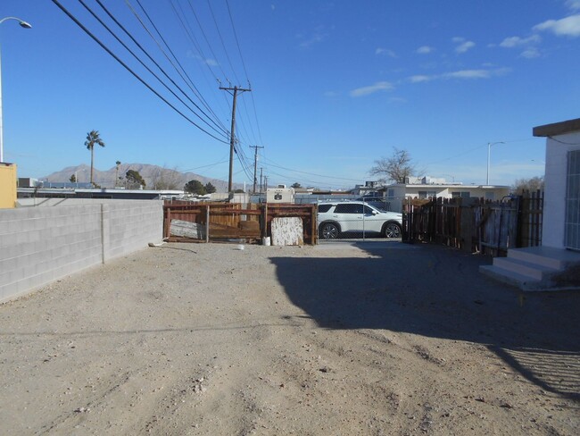 Building Photo - Charming Single-Story Home located in the ...