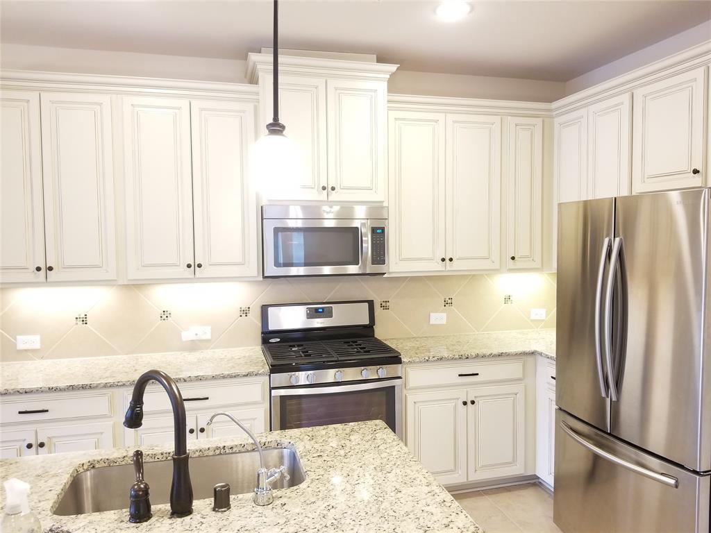 Building Photo - 555 Waterloo Dr