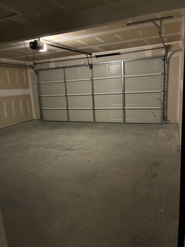 Building Photo - 1406 Manor Ct