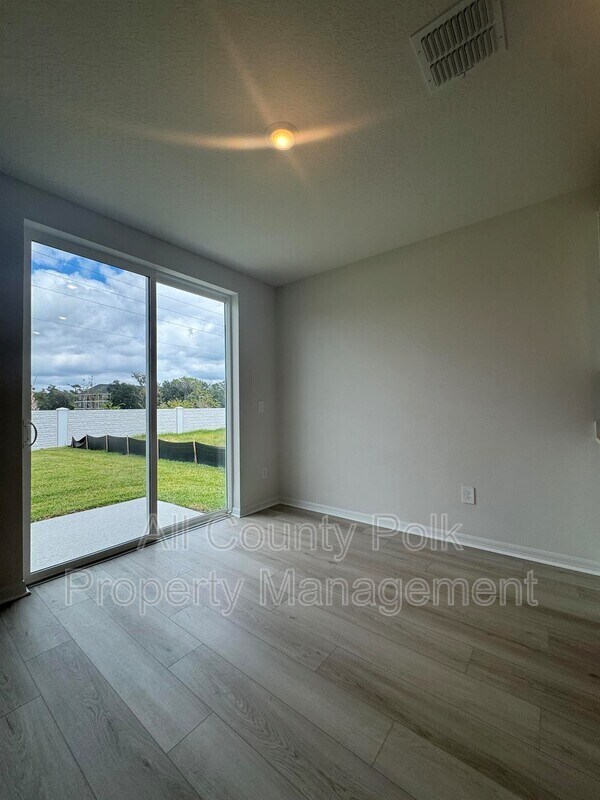 Building Photo - 2061 Rosewood Dr